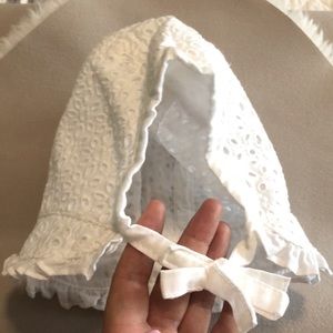 White eyelet baby bonnet, NWT. 0-6 months.